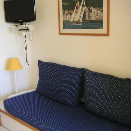 Apartment Appartement D'Une Chambre A Saint Raphael Avec Piscine Partagee